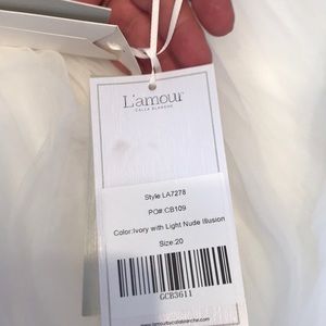 New Lamour calla Blanche wedding dress